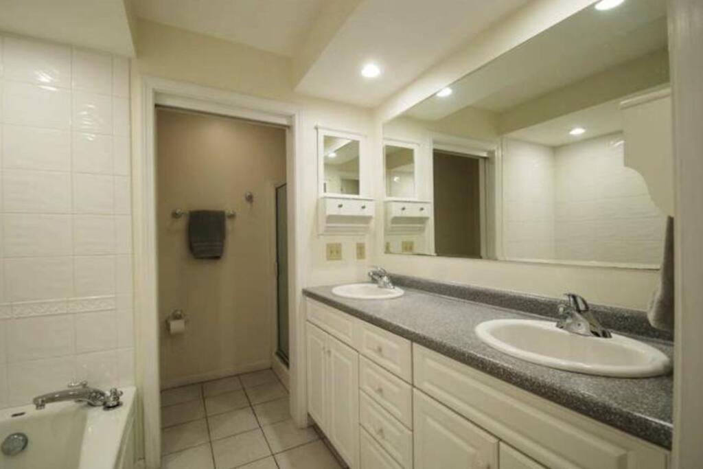 Beautiful Spacious Home W/ Game Room. Gilford Luaran gambar