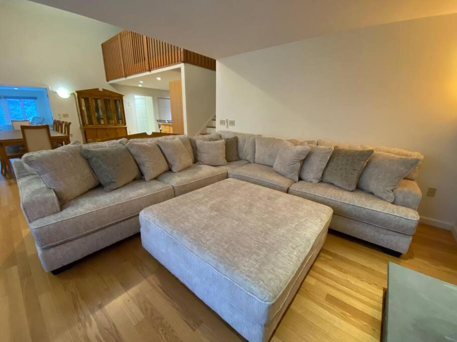 Beautiful Spacious Home W/ Game Room. Gilford Luaran gambar