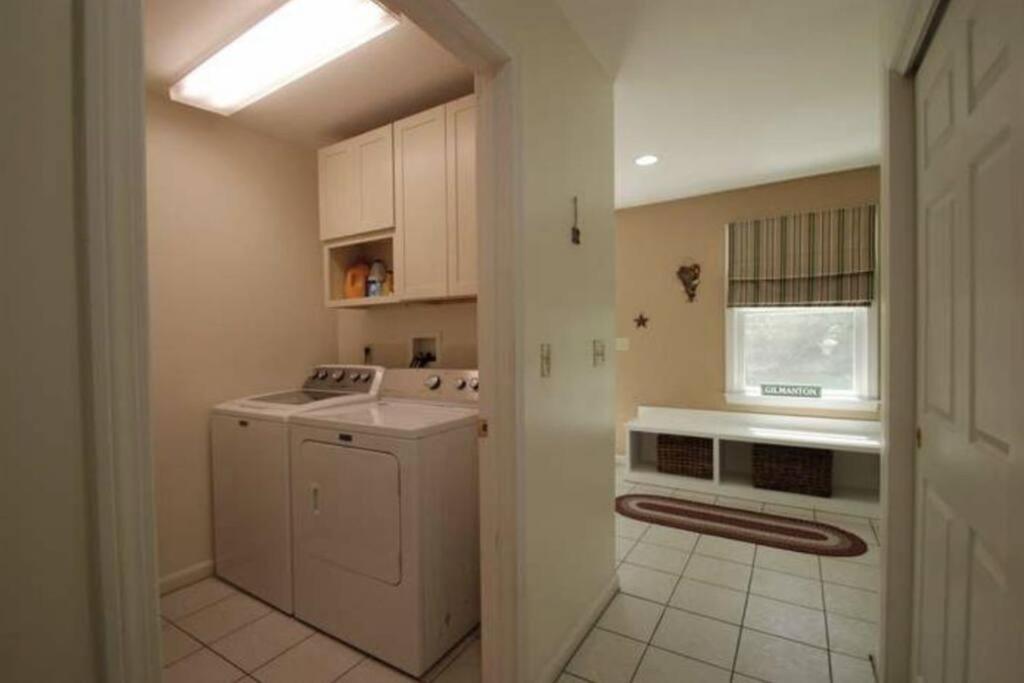 Beautiful Spacious Home W/ Game Room. Gilford Luaran gambar
